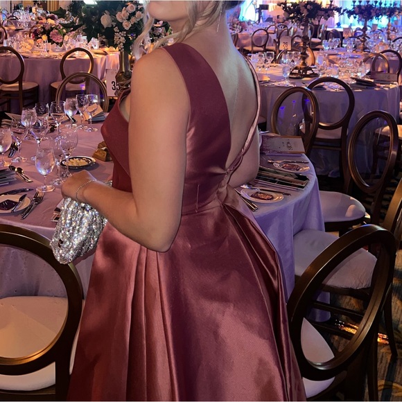 Monique Lhuillier gown - Picture 5 of 6